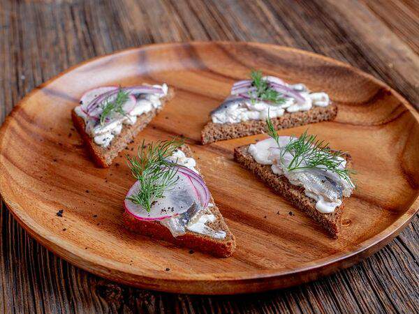 Parmesan - Балтийская килька на хлебе