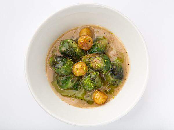 Zelenoe Bistro - Брюссельская капуста, яблоко и вакаме