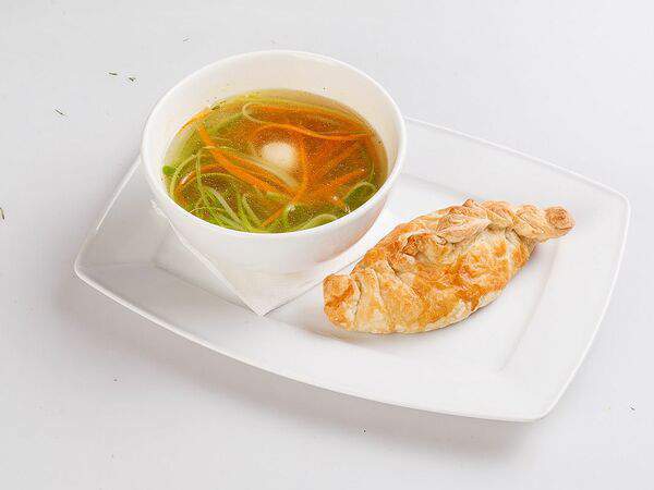 Резиденция королей - Суп лапша куриная с пирожком