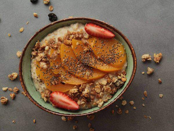 Vegan Friends - Каша овсяная на миндальном молоке с персиками