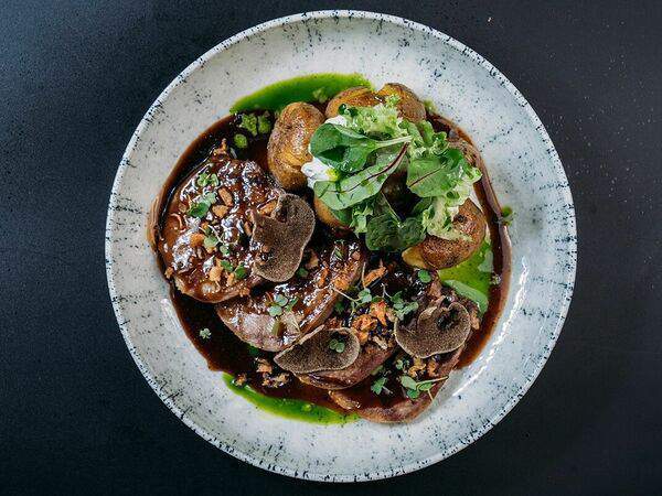 Прага - Язык в соусе Демиглас