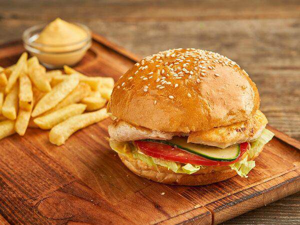 Luna lounge - Бургер Птичка с картофелем фри