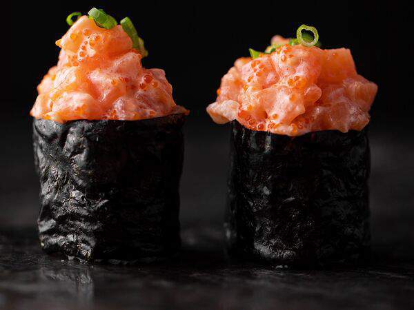 Godzilla sushi - Гункан с лососем