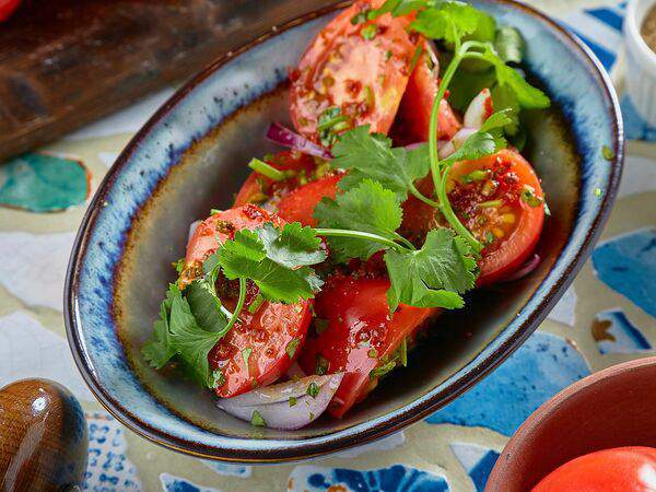 Квеври - Томаты с красным луком и джонджоли