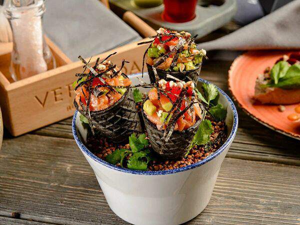 Веранда - Тартар из лосося с креветочными чипсами