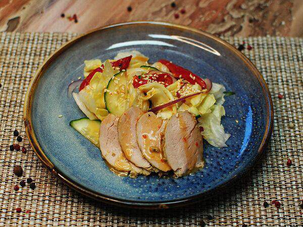 Окрошка - Салат с запеченной свининой и подпеченным перцем