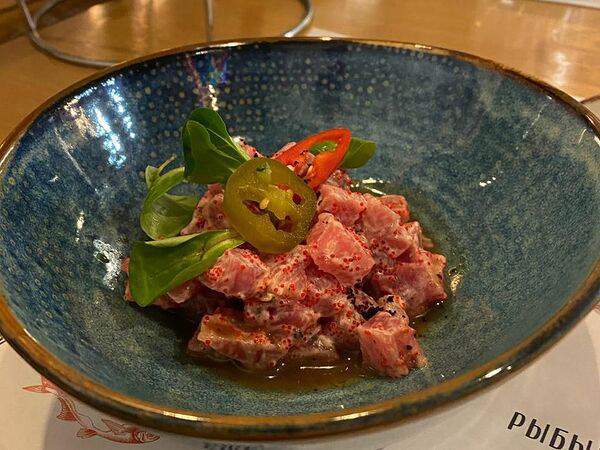 Рыбы бы - Тартар из тунца с японским соусом вафу