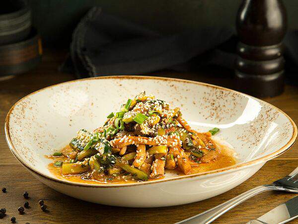 Семейное кафе Бамбинополь - Теплый салат с куриной грудкой