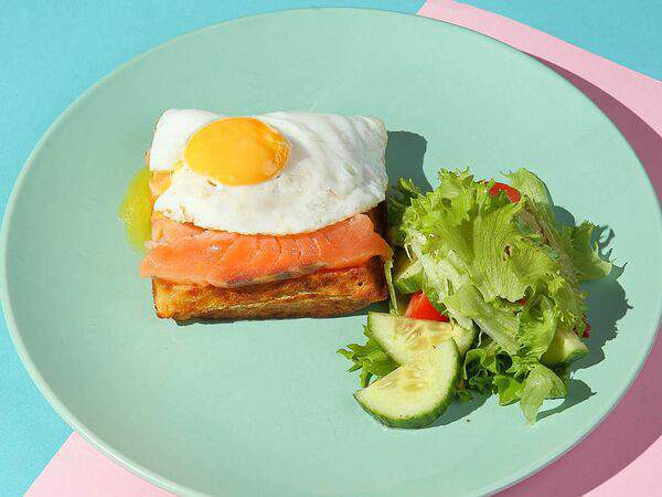 Корица - Картофельная вафля с сёмгой