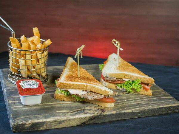 Атмосфера - Сэндвич с телятиной и картофелем фри