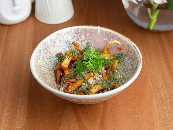 Nuga - Гречневая каша с лисичками и пармезаном