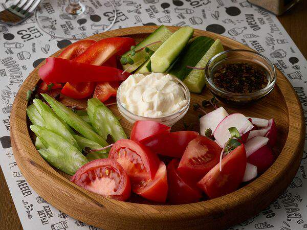 Дорогая, буду поздно - Тарелка тепличных овощей