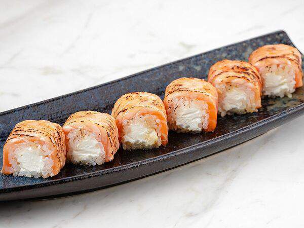 Leto - Ролл Кагаси с опаленным лососем