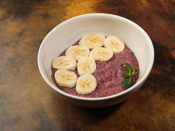 Ресторан 1991 - Овсяная каша с ежевичным муссом и бананом на кокосовом молоке