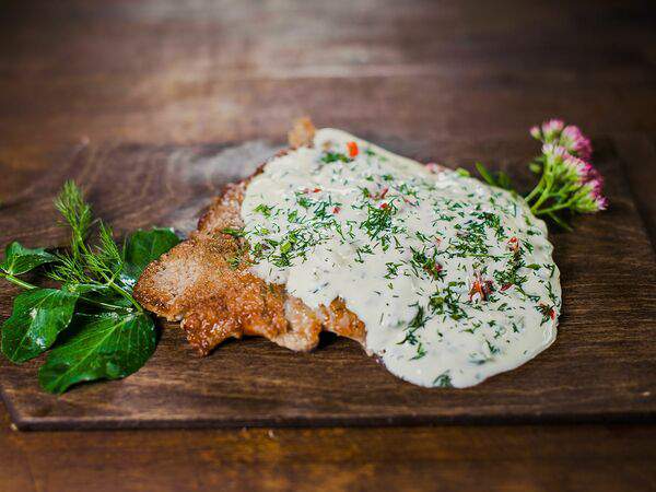 Толстый гусь - Свиная отбивная под чесночным соусом