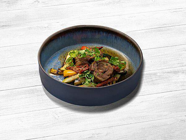 Miraclub - Рулет из мякоти баранины с овощным соте