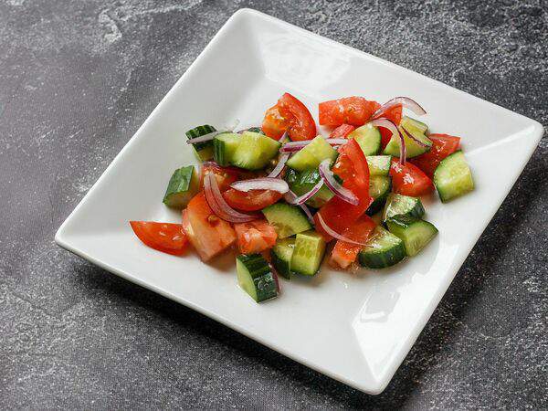 Steak Me Truck - Деревенский салат из свежих овощей с простоквашей