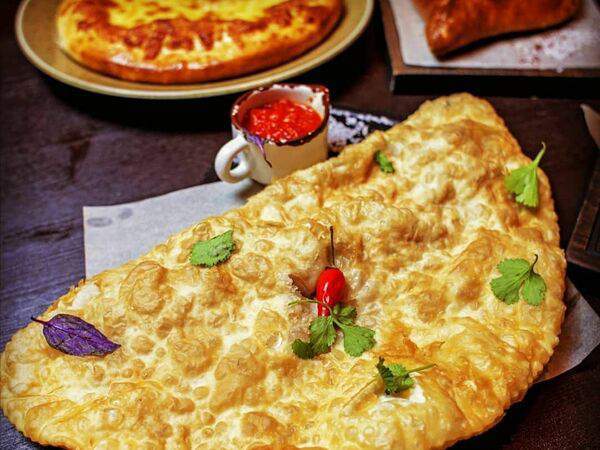 Грузинская Кухня на Аллее - Чебурек с телятиной и бараниной