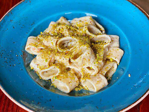 L'angolo Italiano - Каламарата с креветками, фисташками и песто из грецкого ореха