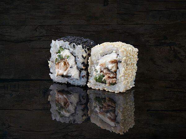 Kinza House - Black white