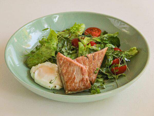 Фрай - Филе тунца с яйцом пашот