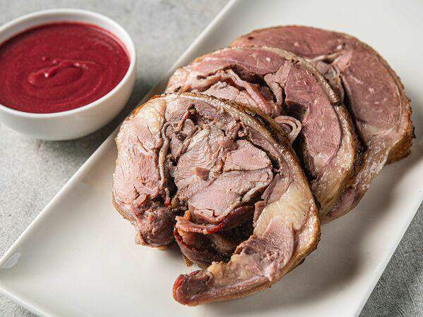 Svekla Catering - Рулет из гуся, маринованного в вишне