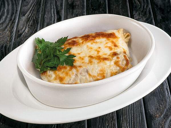 Garage - Блинчики с курицей, грибами и соусом бешамель