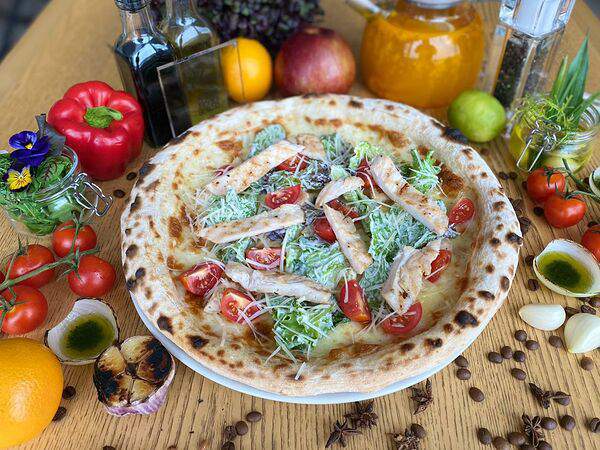 Июль - Пицца Цезарь с куриным филе гриль