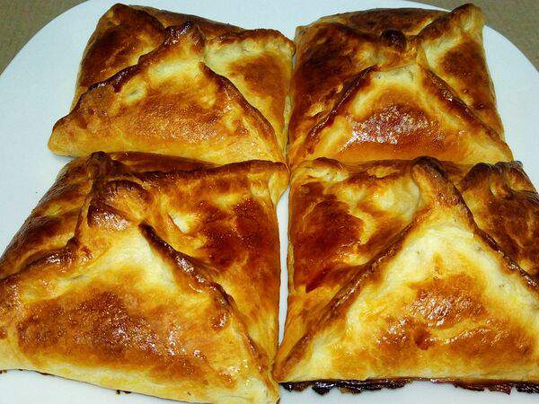 Доставка пирогов - Булочка из слоеного теста с вишней