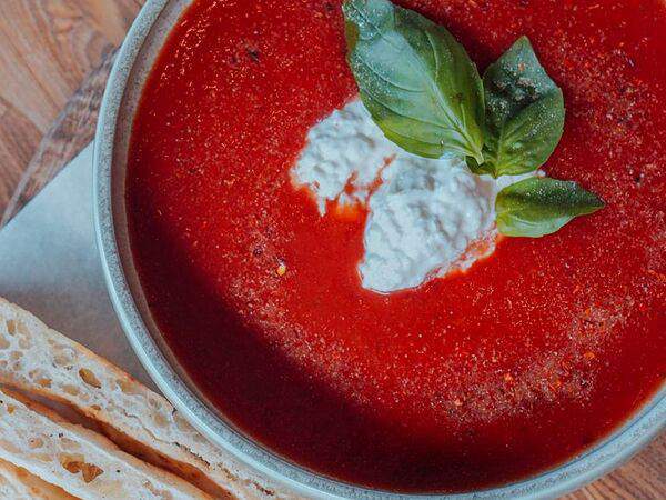 Duo Pizza & Wine - Холодный томатный суп со страчателлой