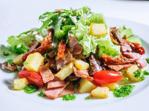 Gusto Pasta & Pizza - Мясной салат с подкопченной cвинoй вырезкой