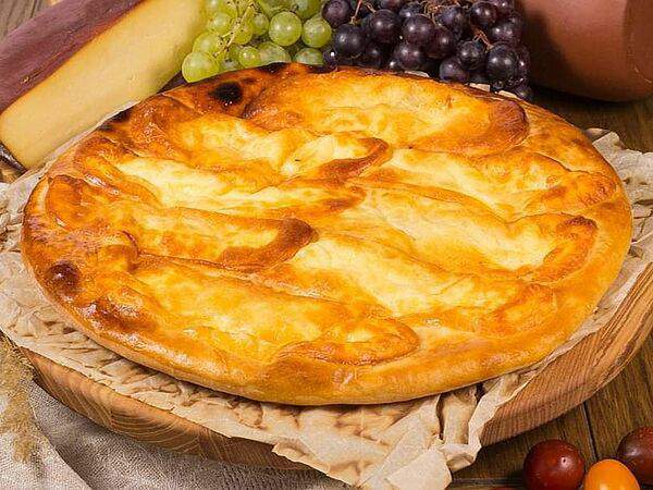 Мушмула - Хачапури с копченым Сулугуни