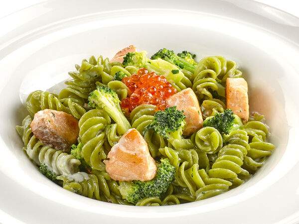 Mama Donna - Фузилли с лососем и брокколи с красной икрой