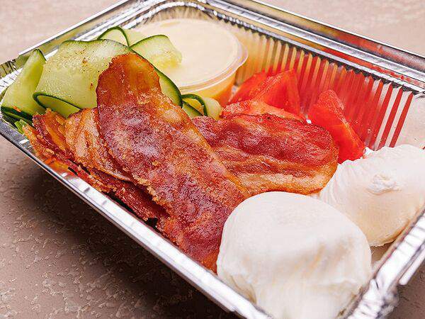 Завтрак - Комбо с карамелизированным беконом и соусом голландез