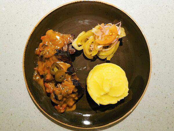 Ромэйн meat - Томлёные телячьи щёчки