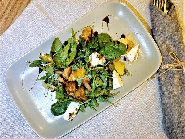 Nova Coffee - Салат с тыквенным муссом и шампиньонами