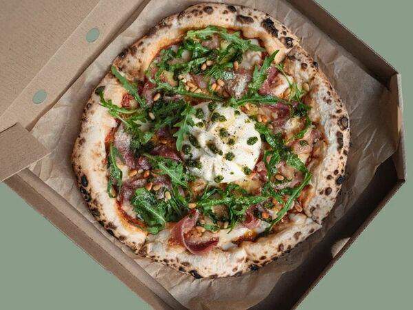 Pulcinella Pizzeria - Пицца Прошутто и буррата