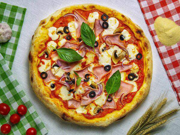 Burrata - Пицца с ветчиной и грибами