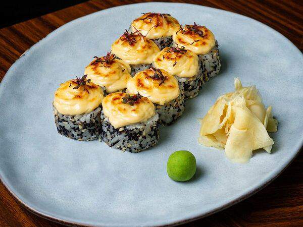 Clan - Запеченный ролл с лососем и пармезаном