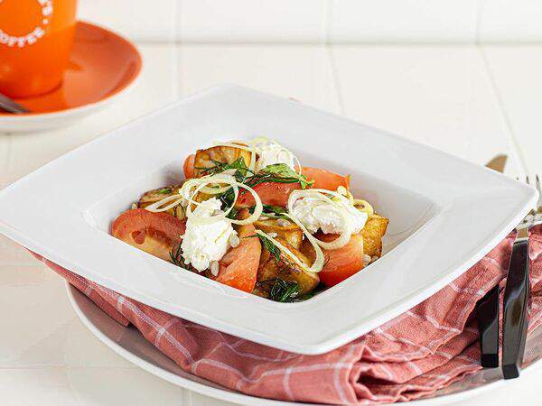 Travelers coffee - Салат с томатами и баклажаном