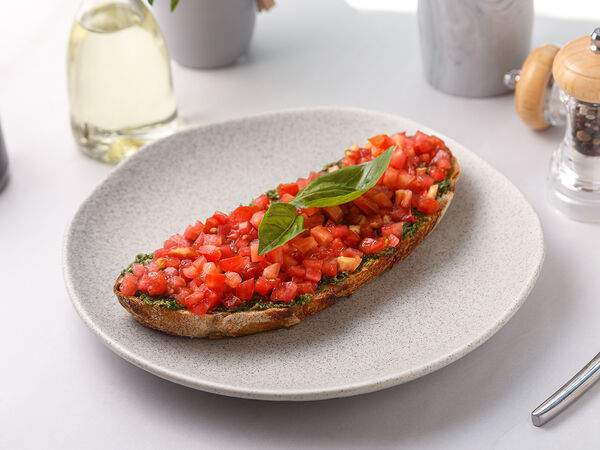 Гурмерия De Paris - Брускетта с томатами и песто