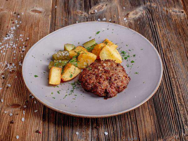 Parmesan - Мясная котлета с печеным картофелем