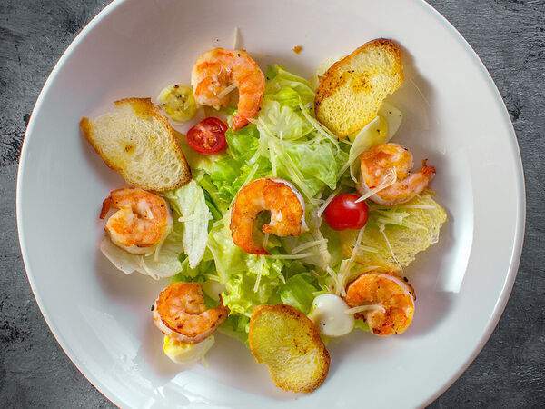 Грандъ буфетъ - Салат Цезарь с тигровыми креветками