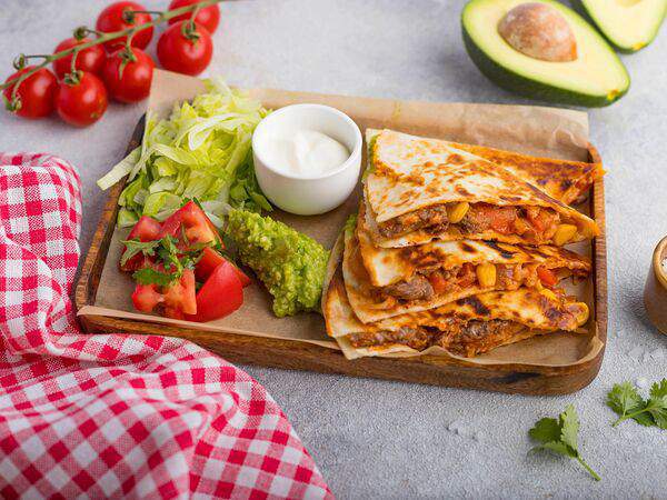 Apollo café - Кесадилья с говядиной