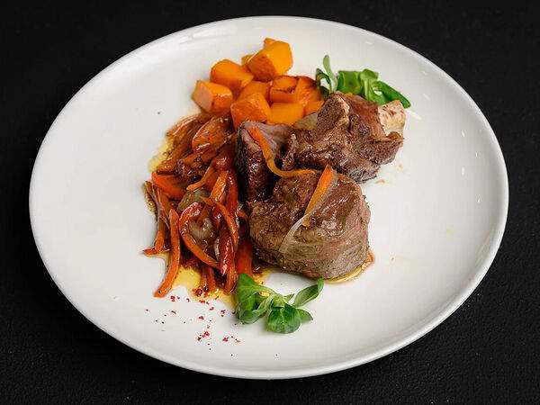 Урал Тау на Гоголя - Корейка из телятины, томленная с тыквой