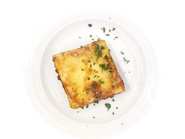 ILunch - Лазанья с говядиной и соусом из сыра Джюгас