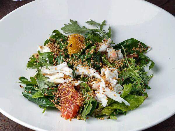 Fratelli - Салат с крабом и киноа в цитрусовой заправке