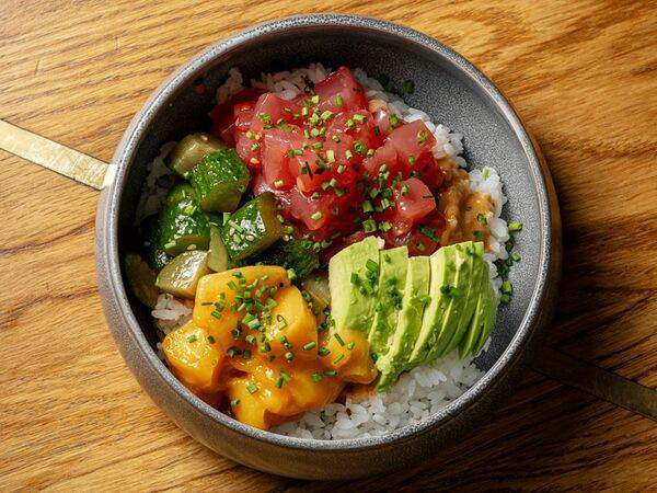 Wong Kar Wine - Поке с тунцом и манго