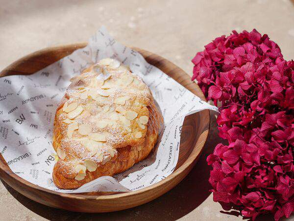 Breadway-cafe - Миндальный круассан