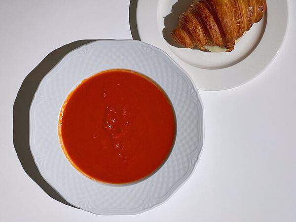 Not for Sale Studio - Пряный томатный суп и горячий круассан с сулугуни